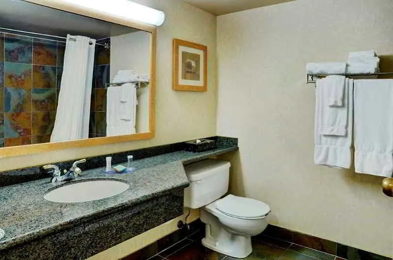****  Hotel Doubletree By Hilton Toronto Airport, On Canada